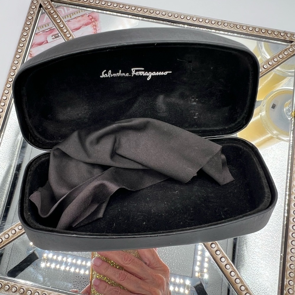 Salvatore Ferragamo Sunglasses with COA - Picture 9 of 10